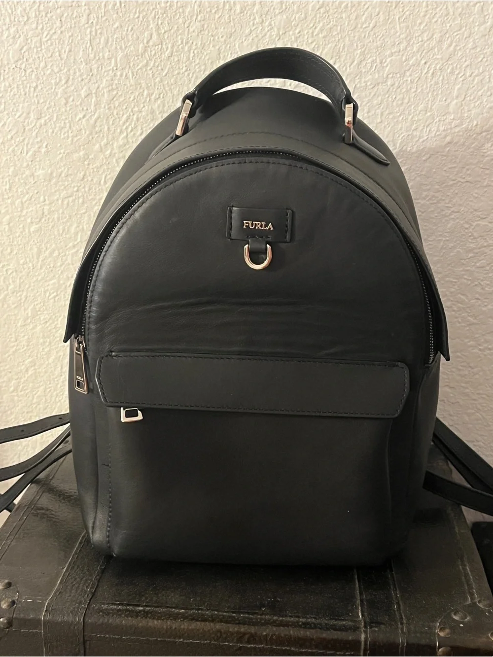 furla mini backpack Afrodite M and the breathable fabric insert on the back ensures comfort Furla Favola Mini Backpack |
